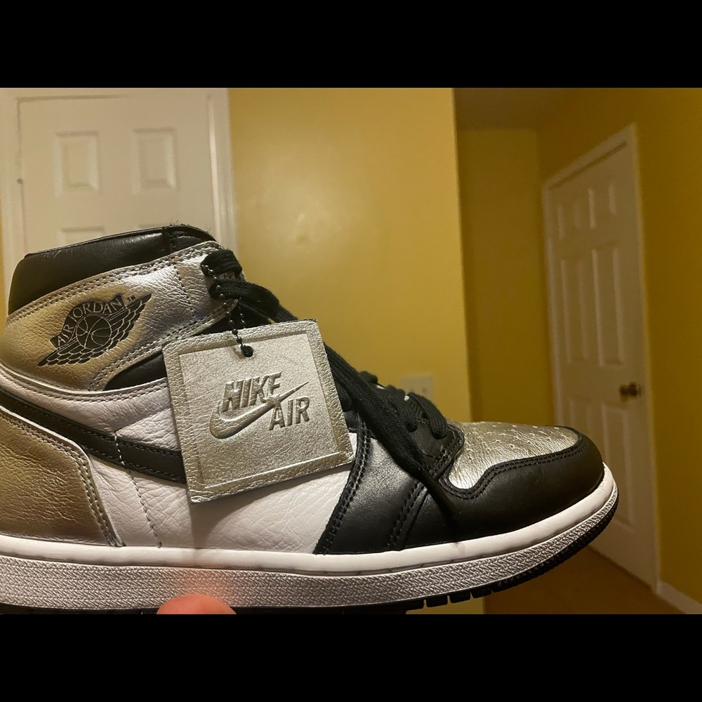 Silver toe Jordan one size 9wms 7 in men